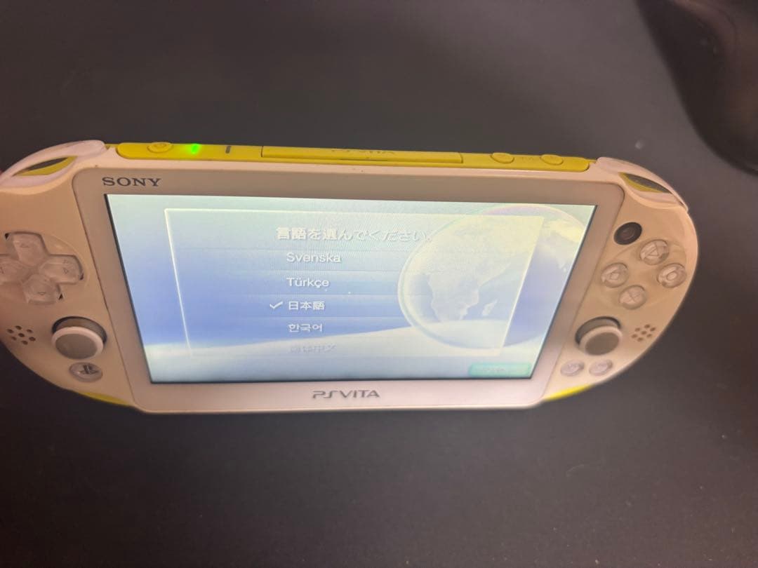 PS Vita本体 PCH-2000 ライムグリーン　SDカード&マイクラ付き