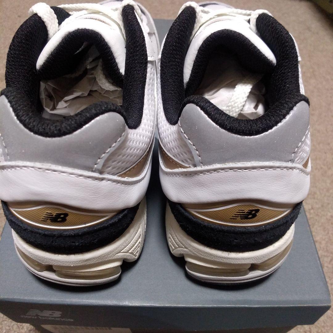New BalanceＭ2002RPNホワイト/ブラック/ゴールド