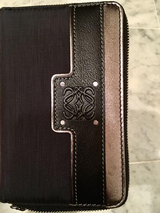 新品未使用 財布 LOEWE wrhn8-m31357327610 ロエベ 新品セール