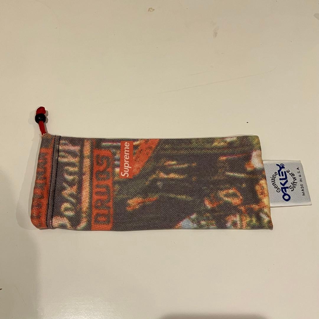 希少 2007年 1st supreme OAKLEY frogskins - メルカリ