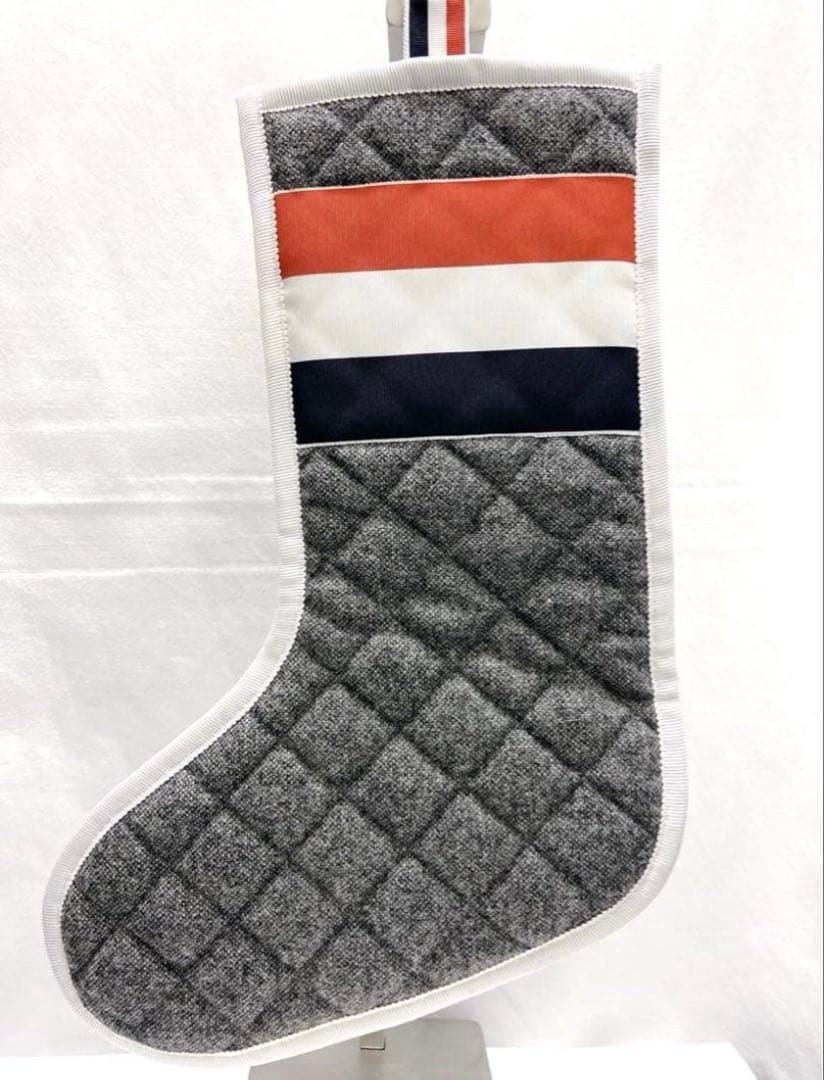 ミディアムグレー