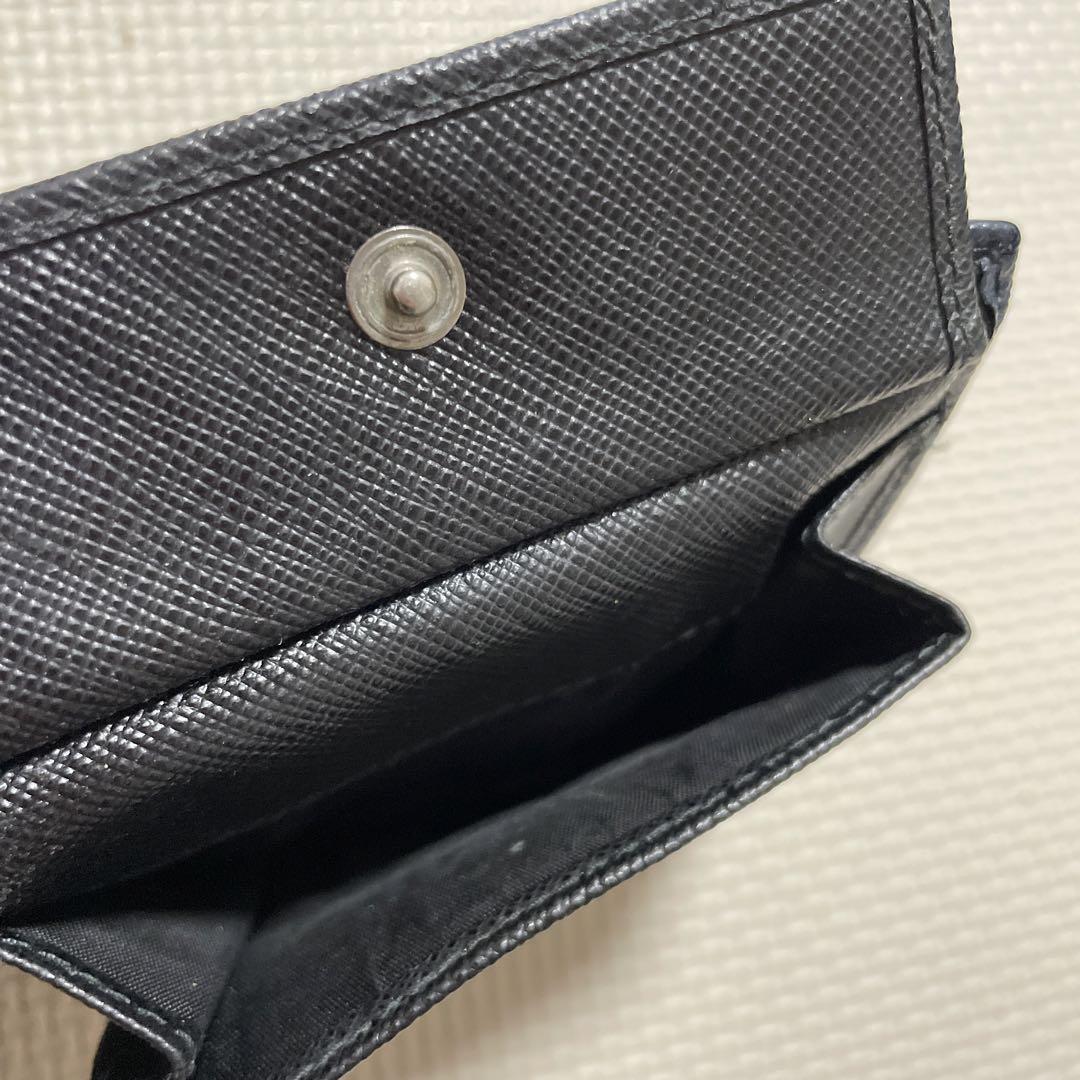 プラダ二つ折りウォレット