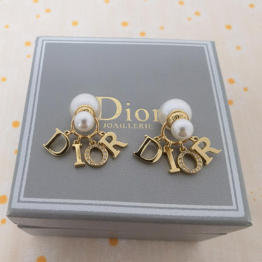 DIOR Tribales ロゴ パール ピアス【専用袋と箱】 Dior すぐ届く！ディオール TRIBALES パール ピアス 国内発送