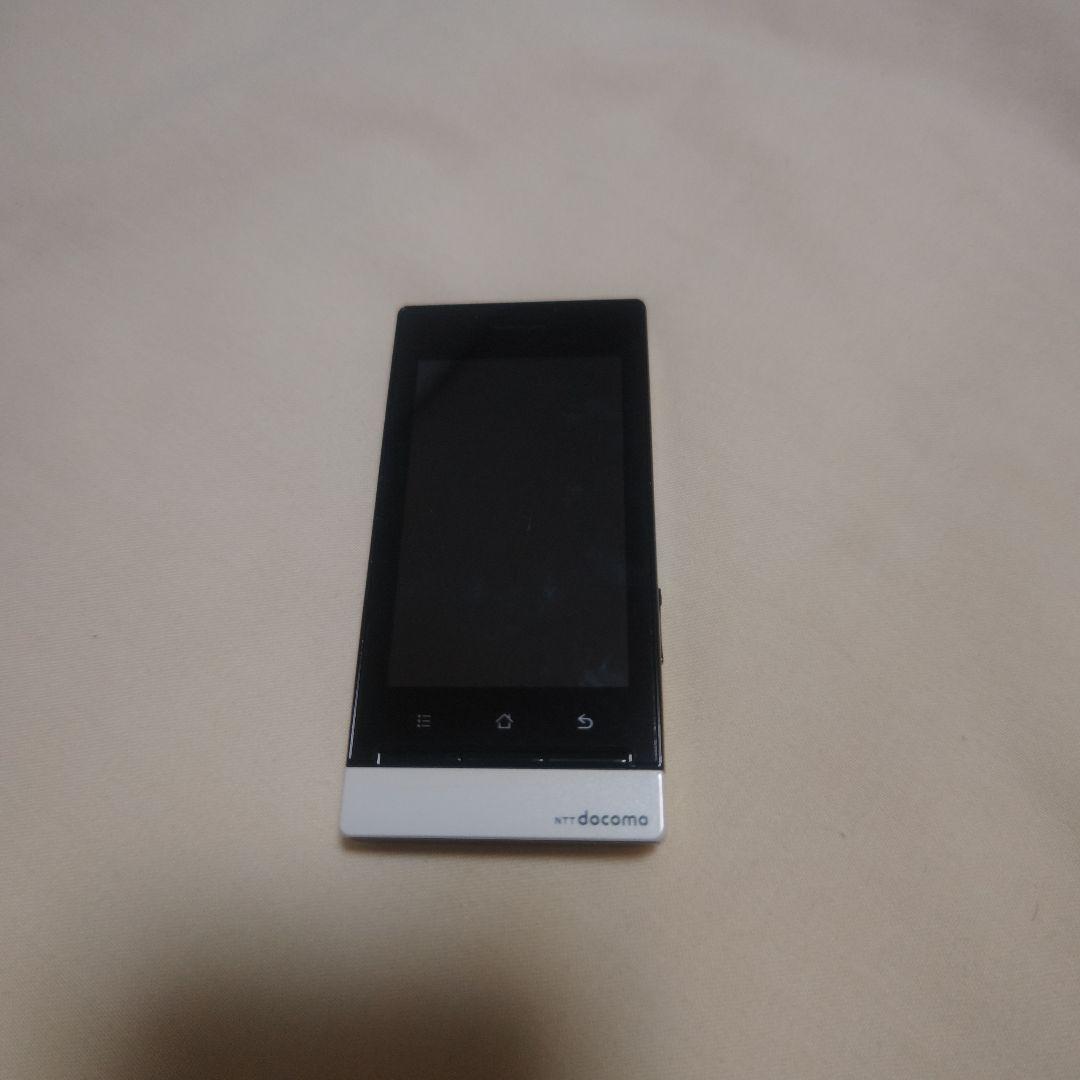 テンキー搭載ストレート型Androidスマホ「INFOBAR C01」フォト