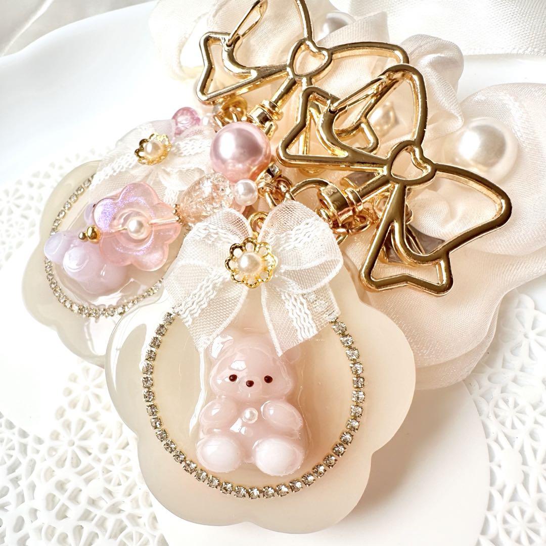 レジン♡シャカシャカ】くまさん♡肉球キーホルダー・ピンク