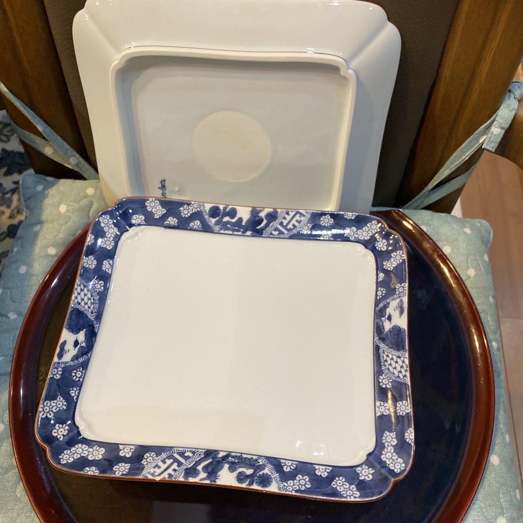 イムサムさん青と白の花柄陶磁器皿