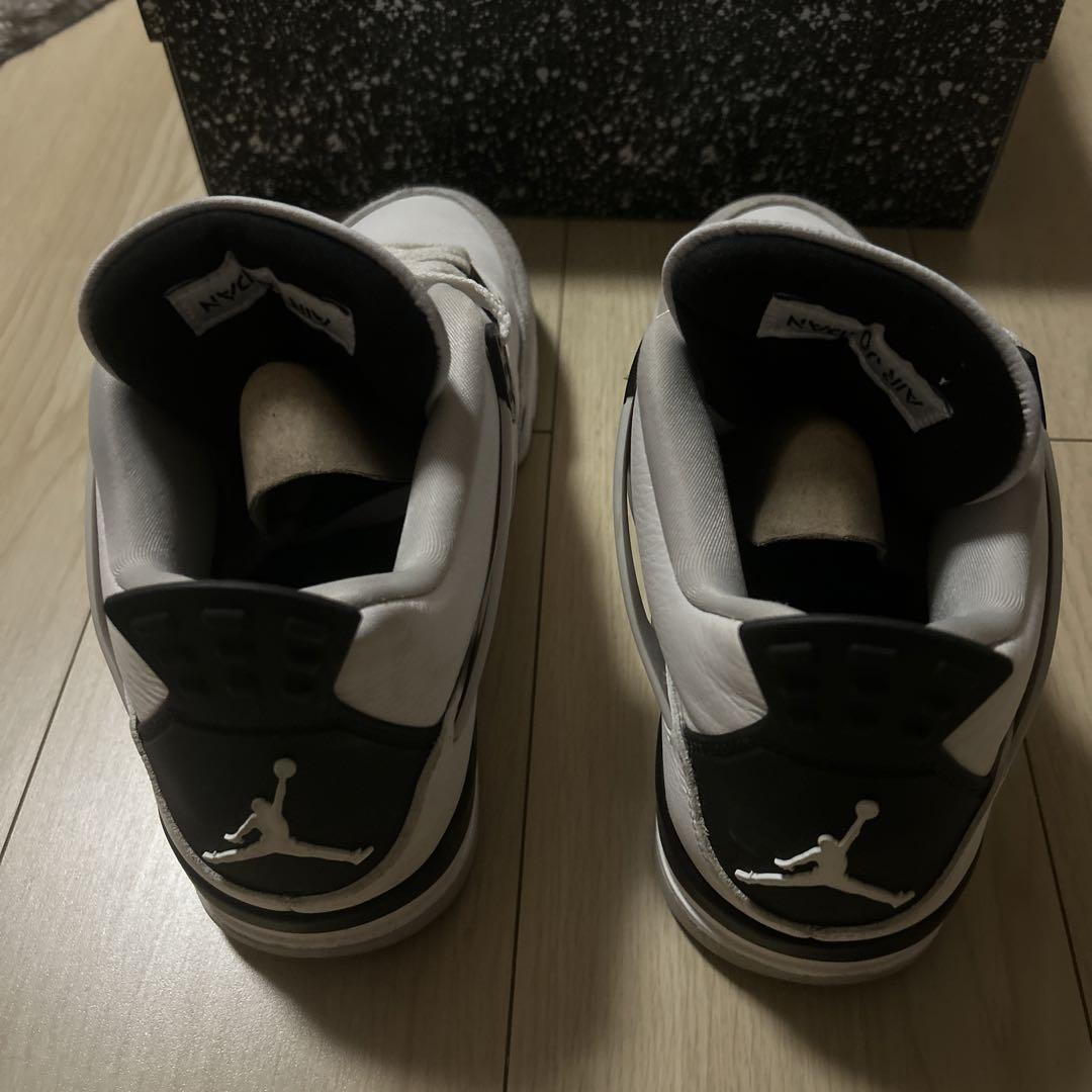 Air Jordan 4 ミリタリーブラック