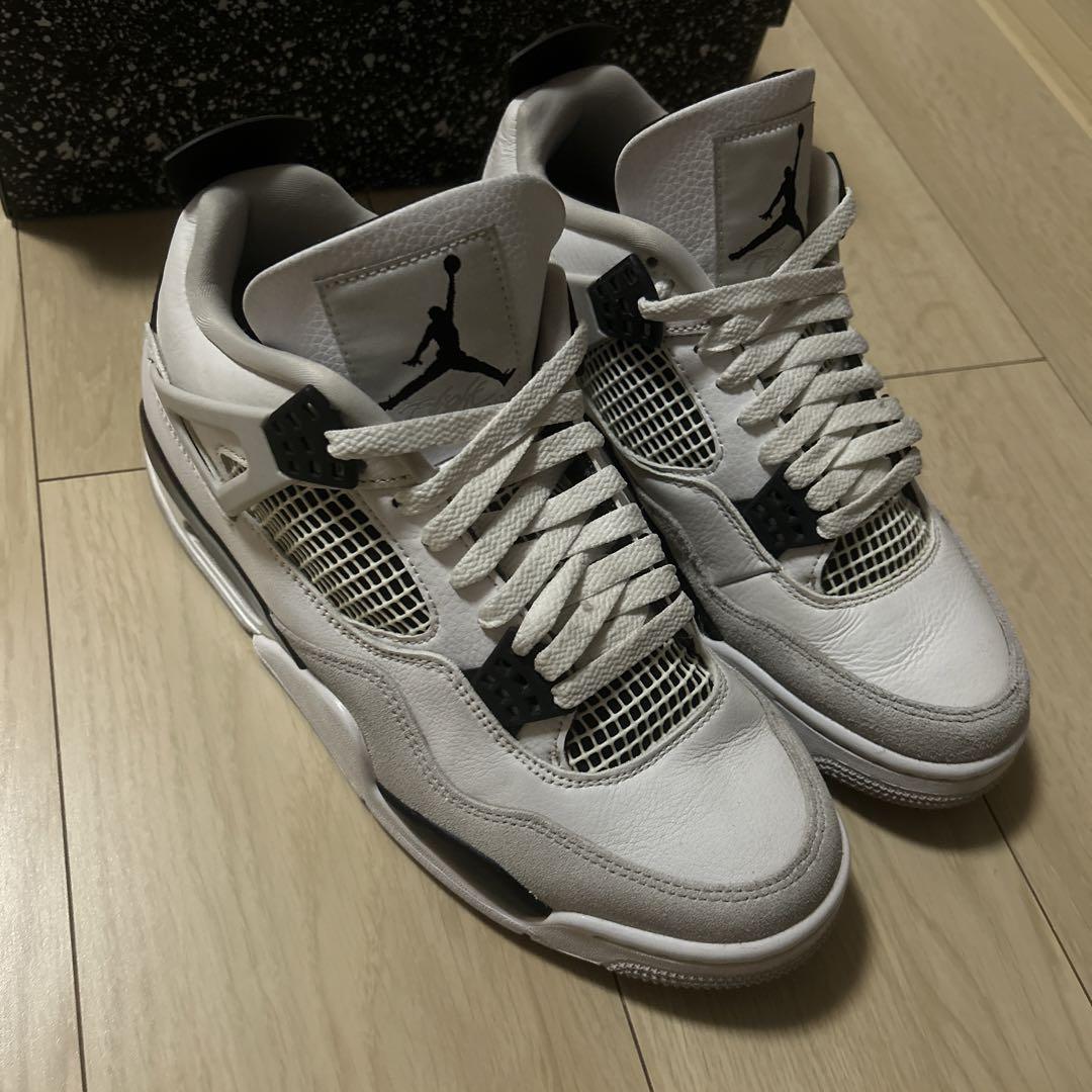Air Jordan 4 ミリタリーブラック