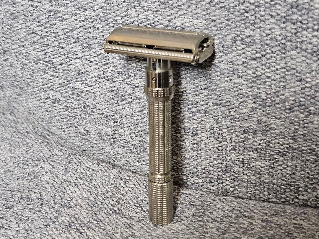 【新品】Gillette Slim Adjustable ジレット 両刃カミソリ 【新品】Gillette Slim Adjustable ジレット 両刃カミソリ