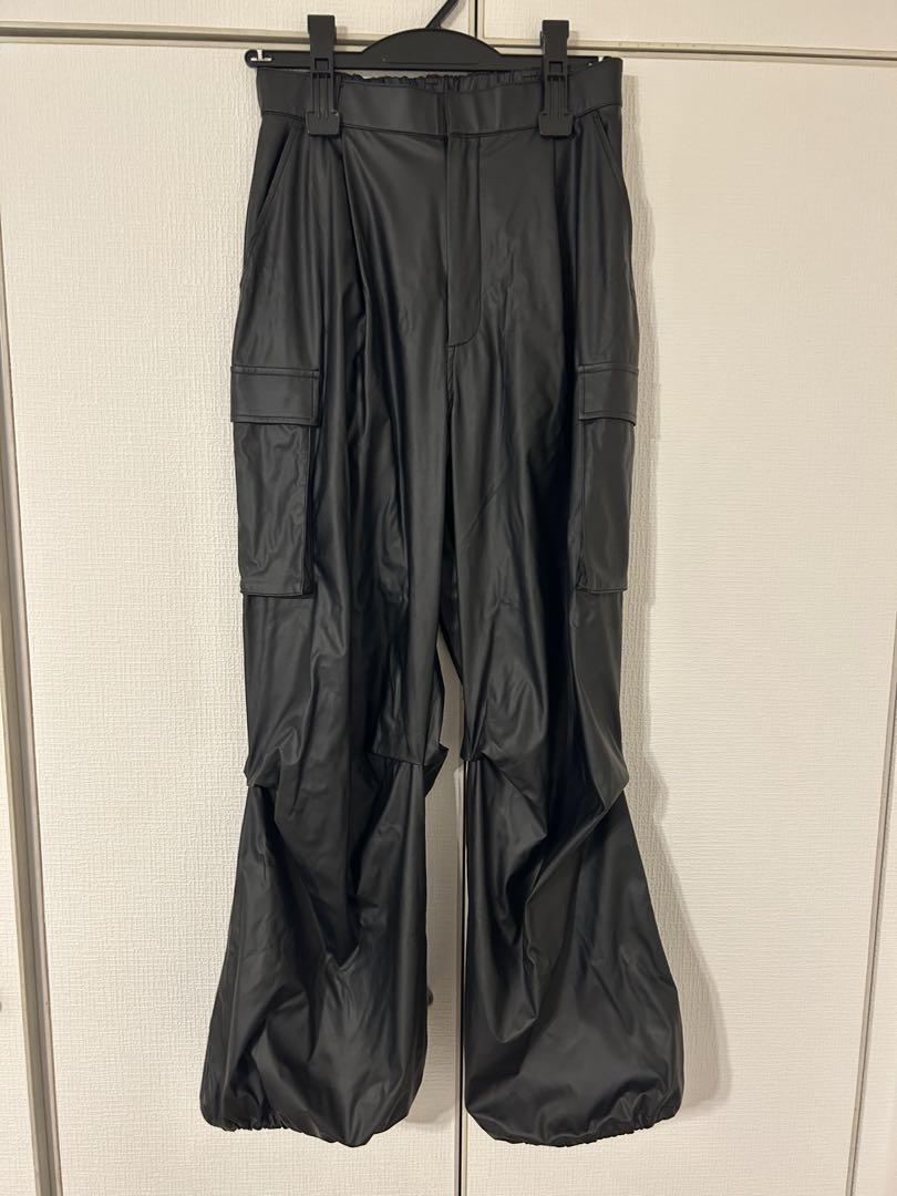 emmi（エミ） タックドロストフォルムカーゴパンツ 黒