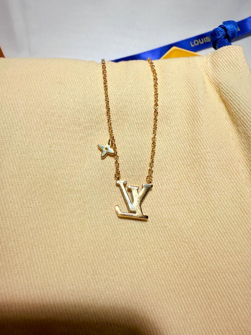 LOUIS VUITTON 星チャーム付きネックレス／極美品✨