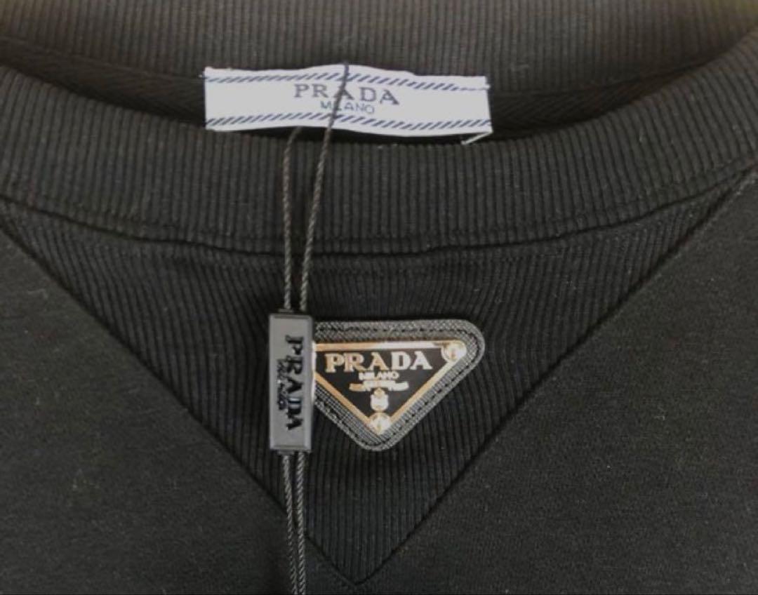 PRADA 黒 トレーナー