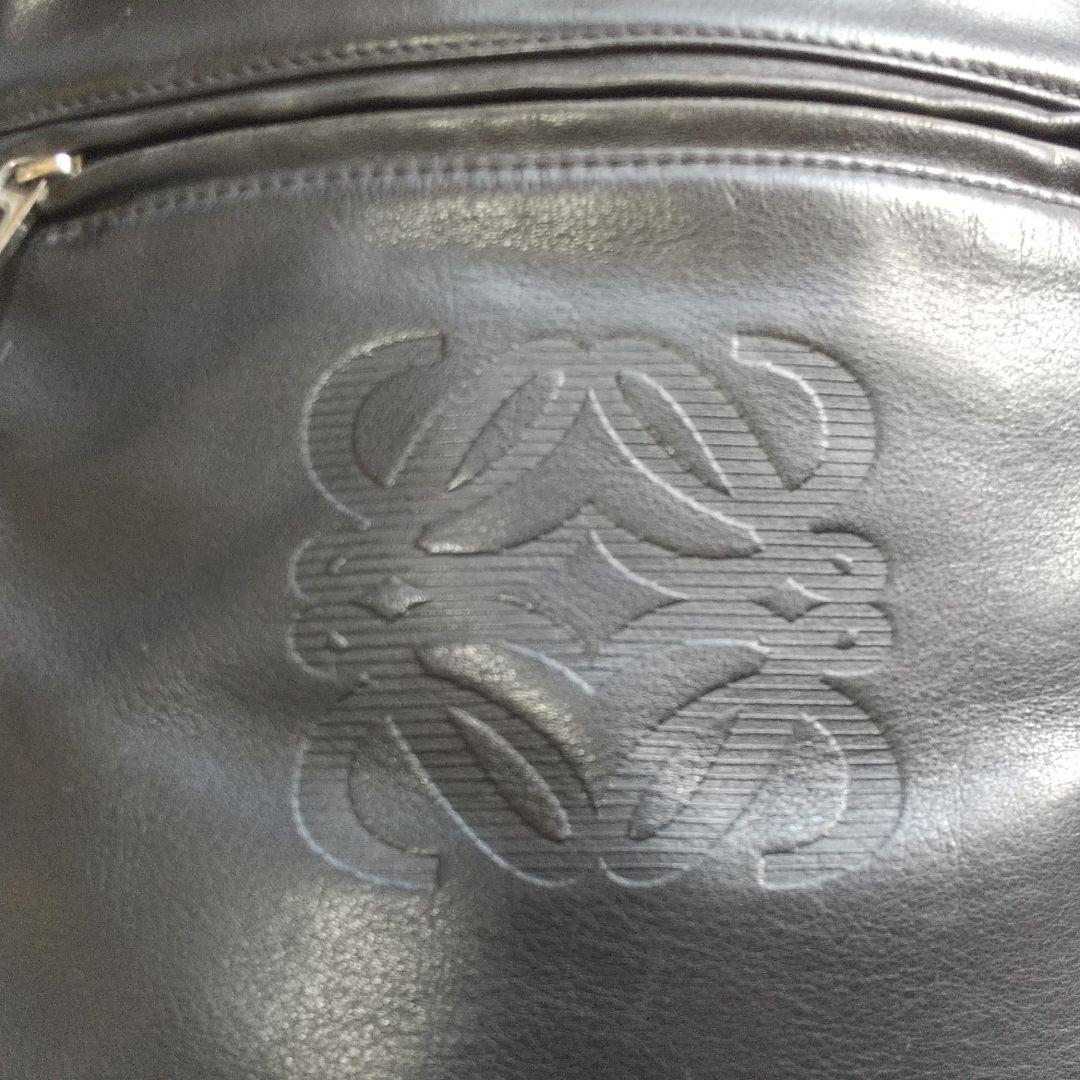 人気SALE高品質 LOEWE 本革 斜め掛けショルダーバッグ 黒 VORFU-m31482271827 ロエベ アナグラムロゴ刻印 通販得価