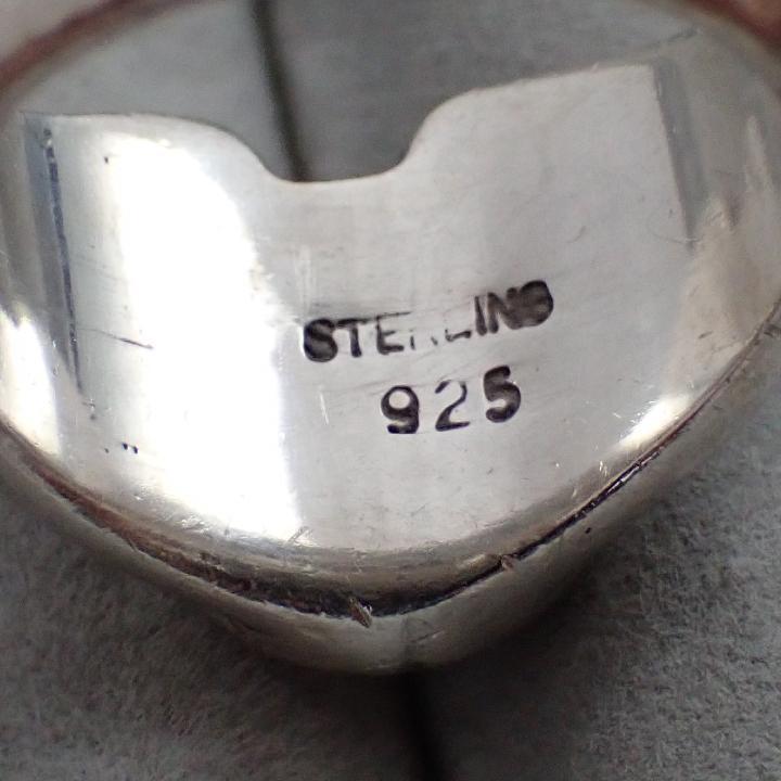 シルバー925 ホースシュー（馬蹄）にターコイズ 馬のレリーフ