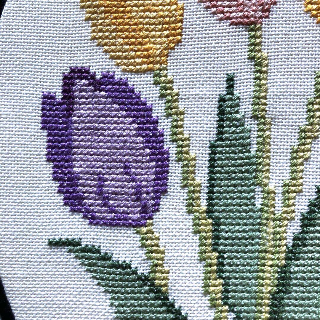 RN47 スウェーデンヴィンテージ♪ チューリップ刺繍のオーバル額 ⓐ