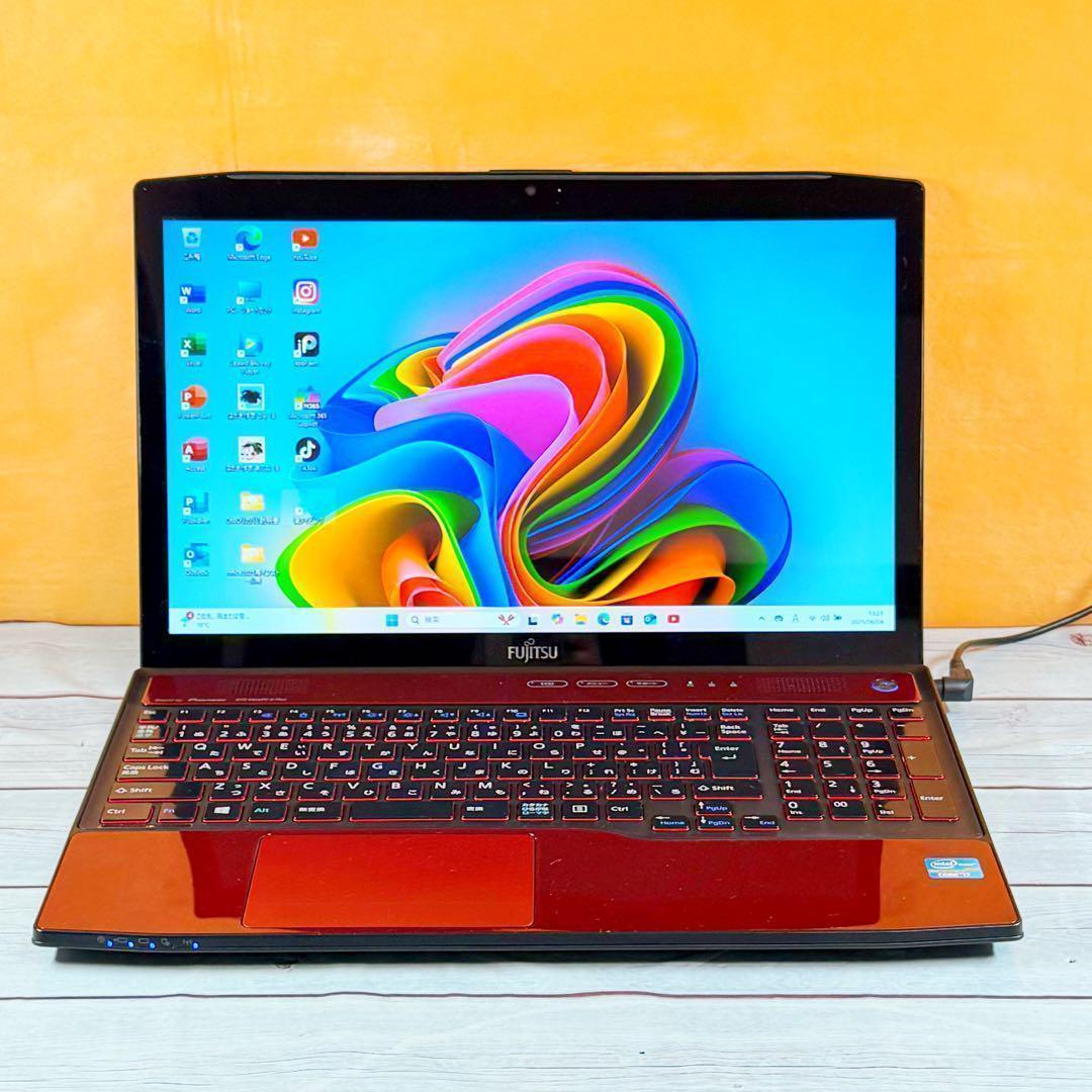 【美品】Corei7☘️メモリ16GB☘️SSD512/Blu-ray☘️赤ノートPC 美品】Corei7☘️メモリ16GB☘️SSD512/Blu-ray☘️赤ノートPC