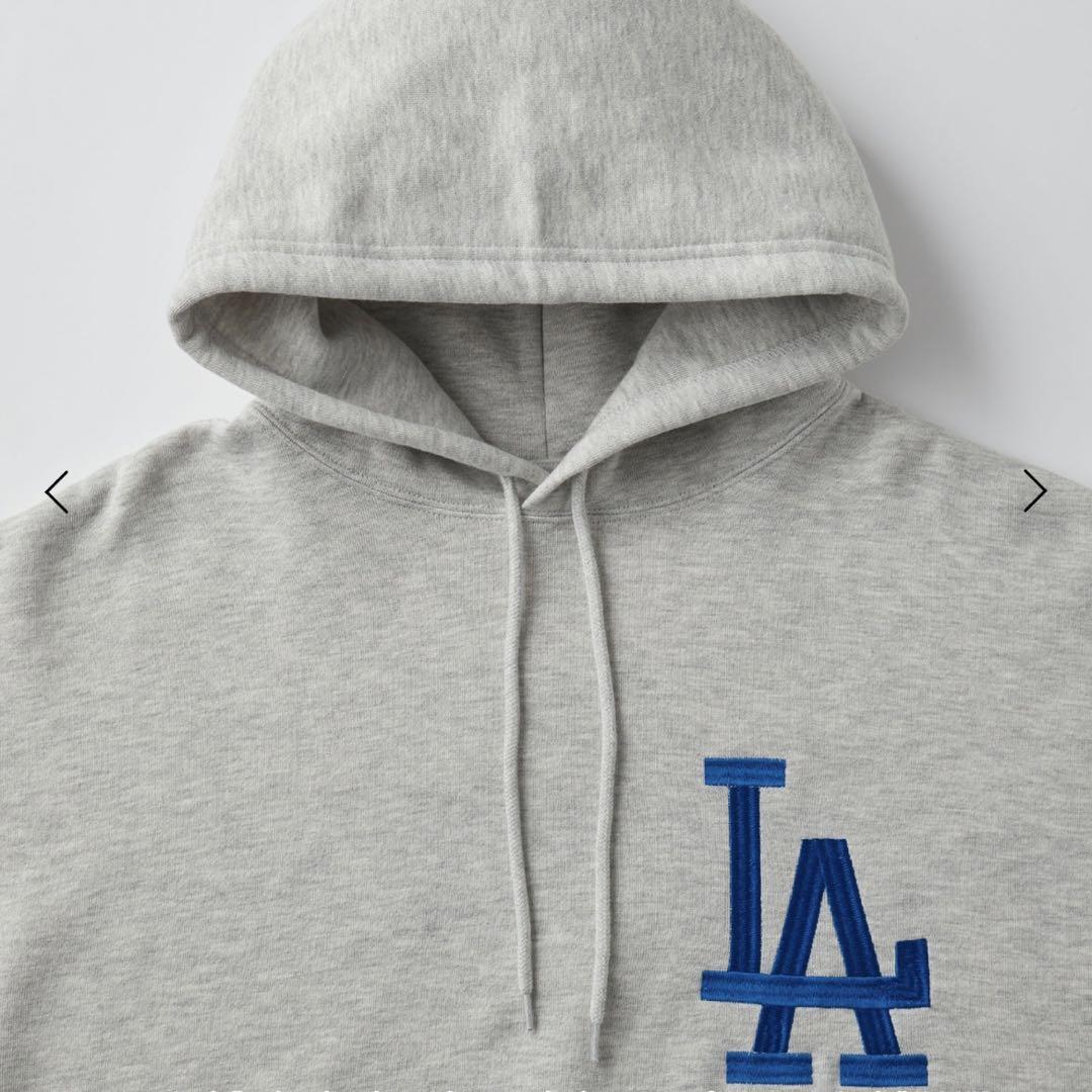 【別注】 MLB公式 ドジャース ロゴ刺繍バックデザイン裏起毛フーディーパーカー 別注】 MLB公式 ドジャース ロゴ刺繍バックデザイン裏起毛