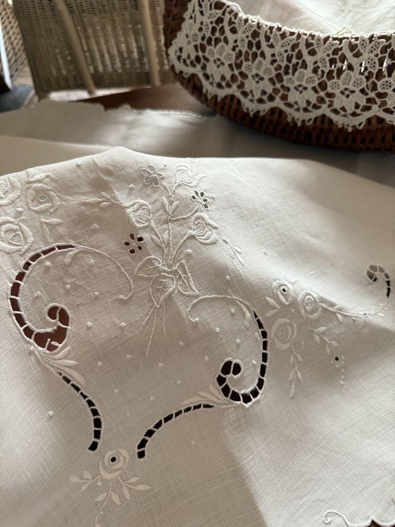 フランスアンティークஐ⋆*美しい花柄刺繍のテーブルクロス