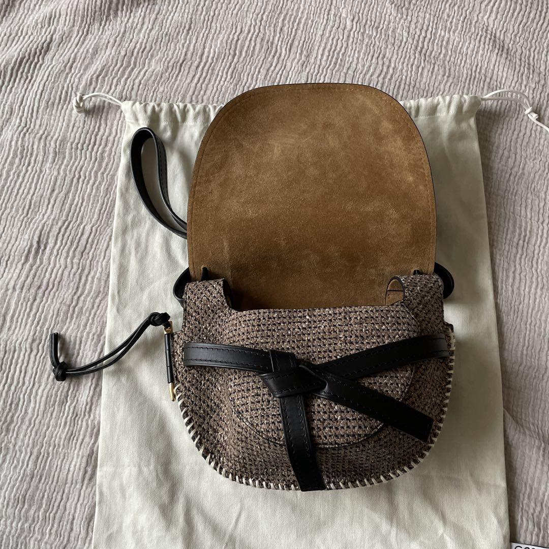 すぐお届け・送料込【LOEWE】ショルダーバッグ 6万取引突破☆UPS速達便利用【LOEWE】B553A72X21 (LOEWE