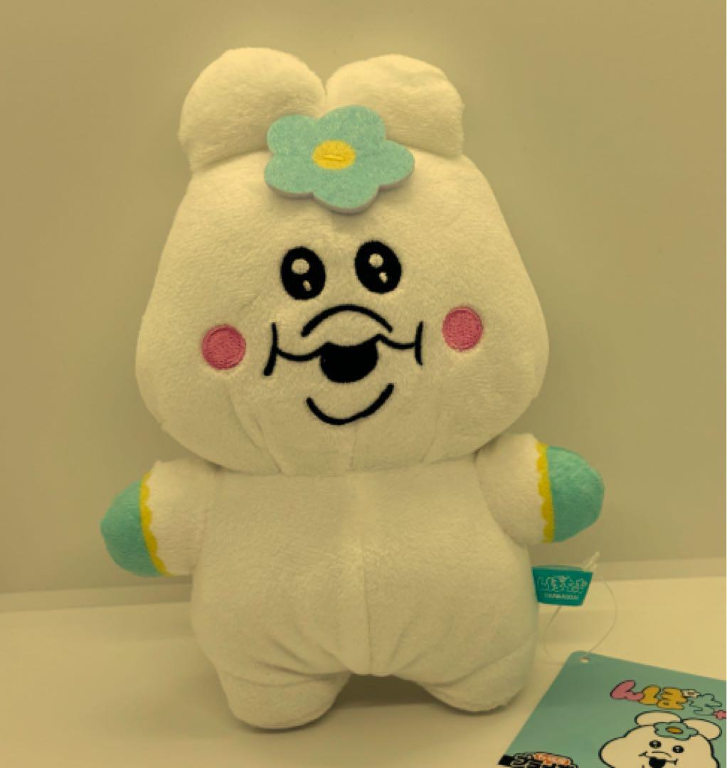 花の飾り付きクマのぬいぐるみ