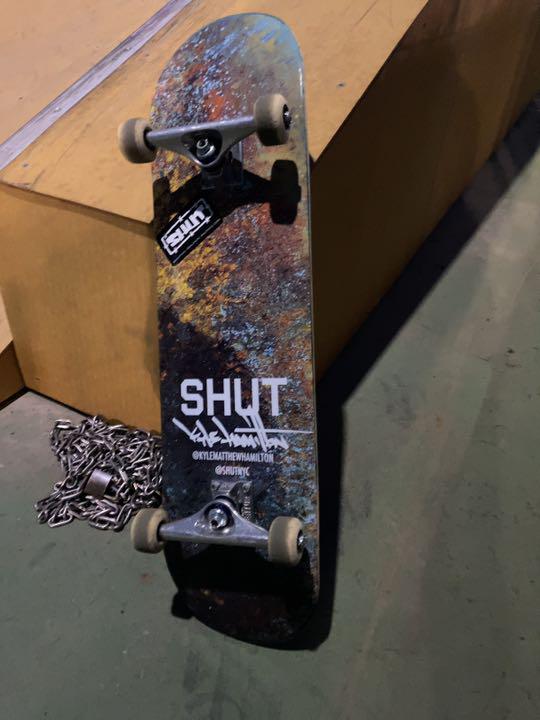 53%割引 日本在庫あり 【美品】SHUT Skateboards スケートボード