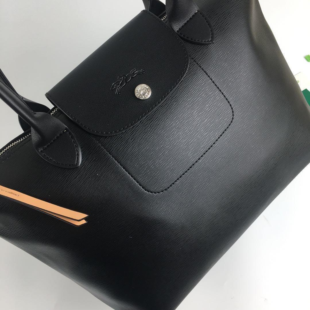 ロンシャンル プリアージュシティCity 肩掛け M 黒^_^ - メルカリ