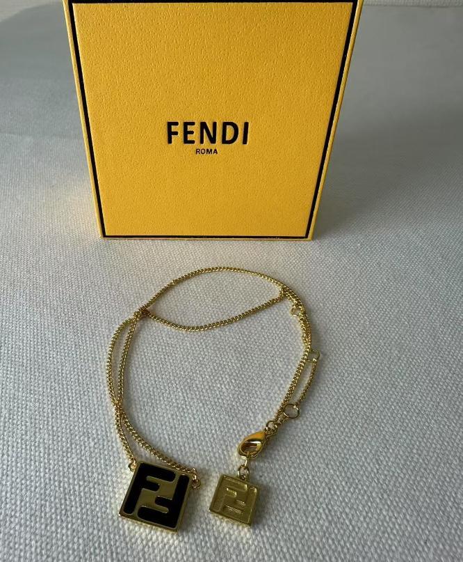 FENDI ロゴプレート　ネックレス j