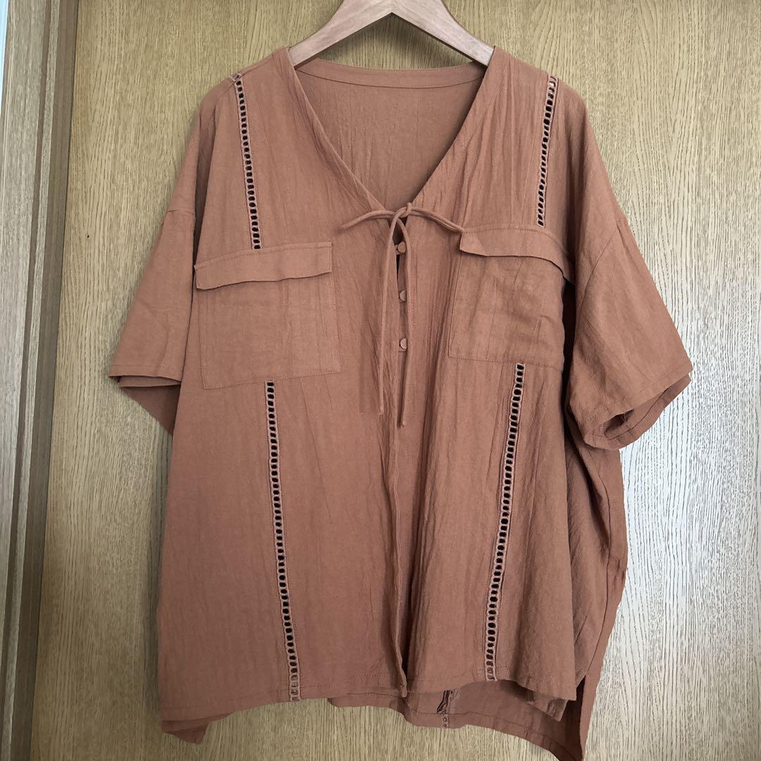 新品タグ付き】ニコアンド Vネックレースブラウス（アイボリー）