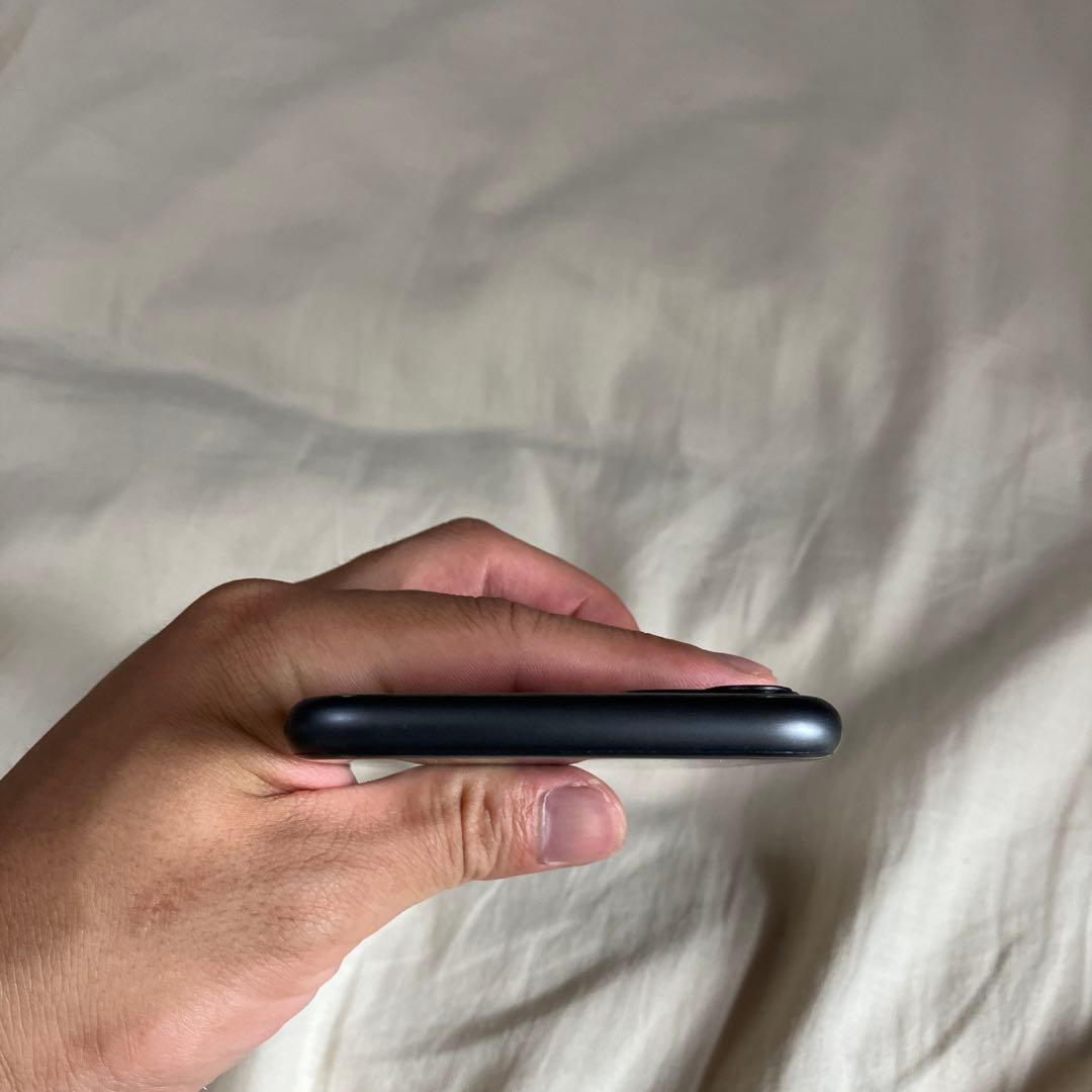 【値下げ】 iPhone 11 ブラック 64 GB docomo(12500円)