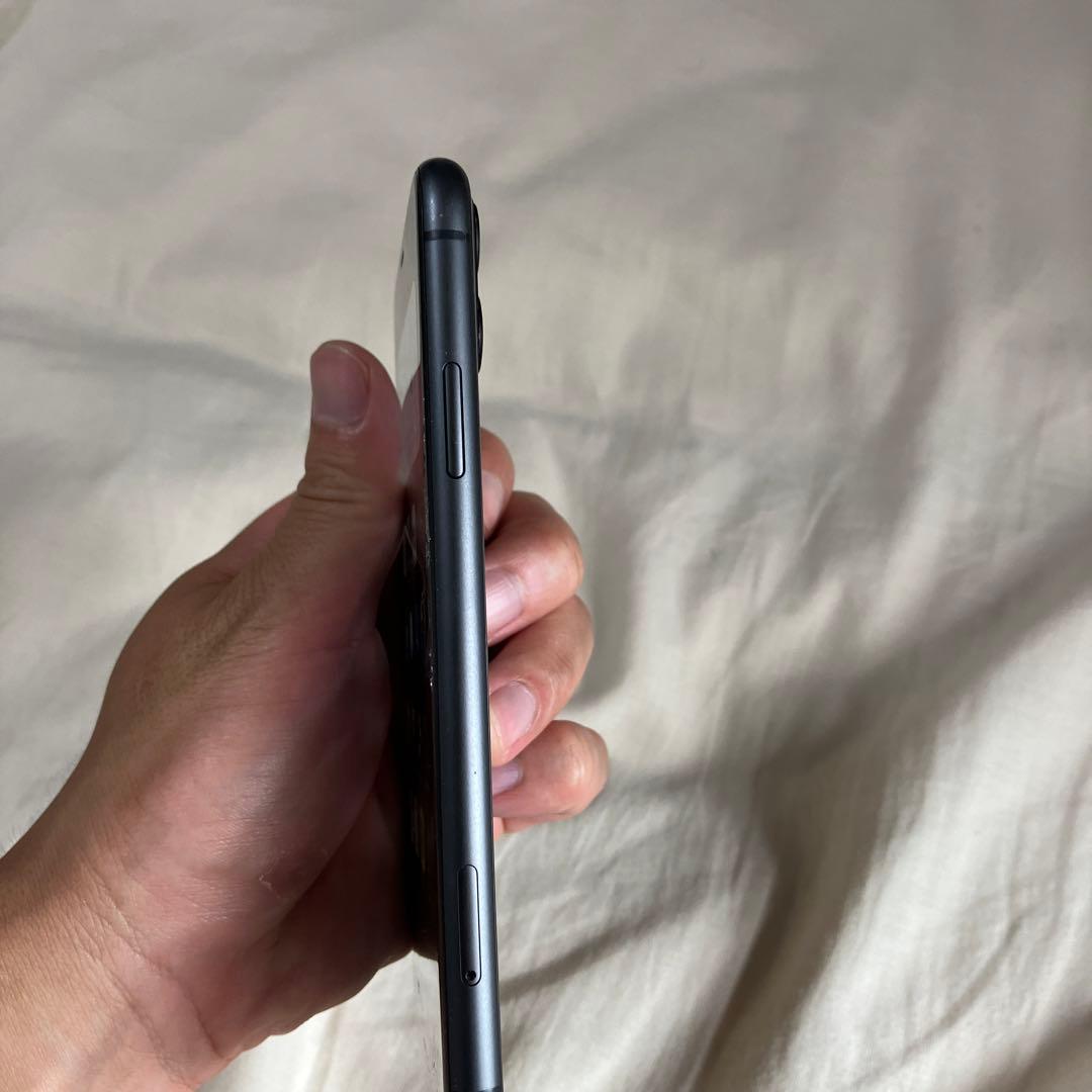 【値下げ】 iPhone 11 ブラック 64 GB docomo(12500円)