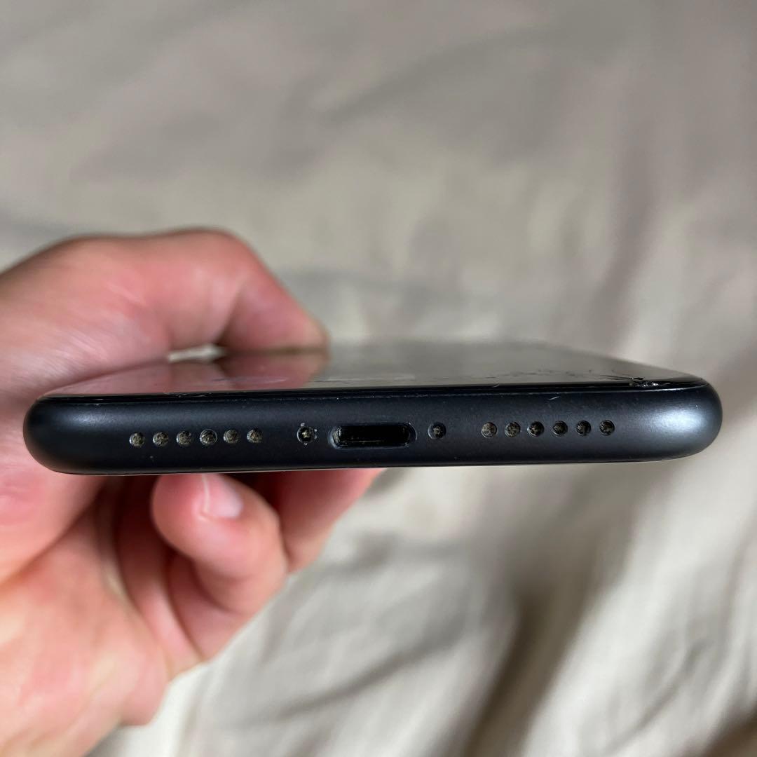 【値下げ】 iPhone 11 ブラック 64 GB docomo(12500円)