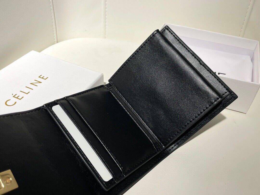 値下げ!【新品】セリーヌ レザー トリオンフ 三つ折り財布 値下げ!【新品】セリーヌ レザー トリオンフ 三つ折り財布