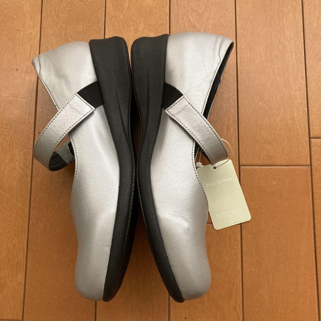 【新品】Miss Kyouko Vカットストラップパンプス　24.5㎝