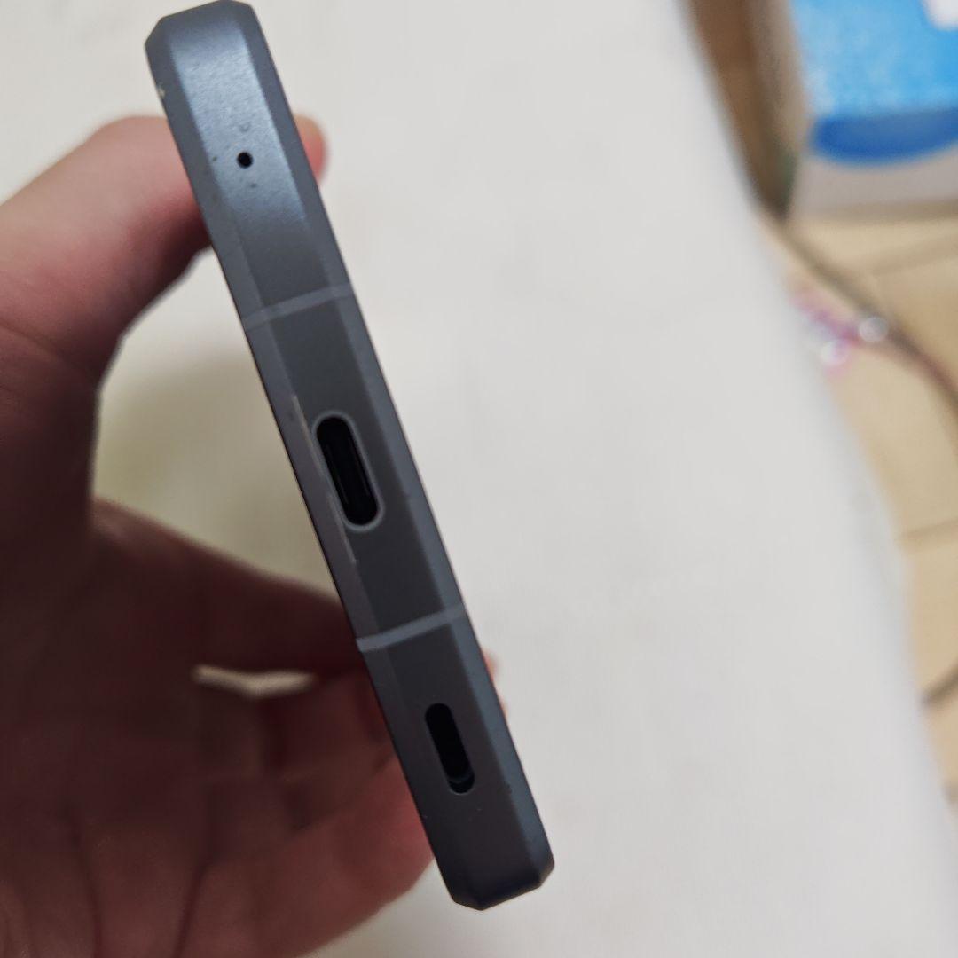 スマートフォン本体 AQUOSR8