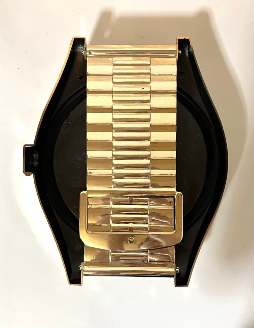 【動作確認済】ゴールド壁掛け時計 (腕時計型風) 【動作確認済】ゴールド壁掛け時計 (腕時計型風)