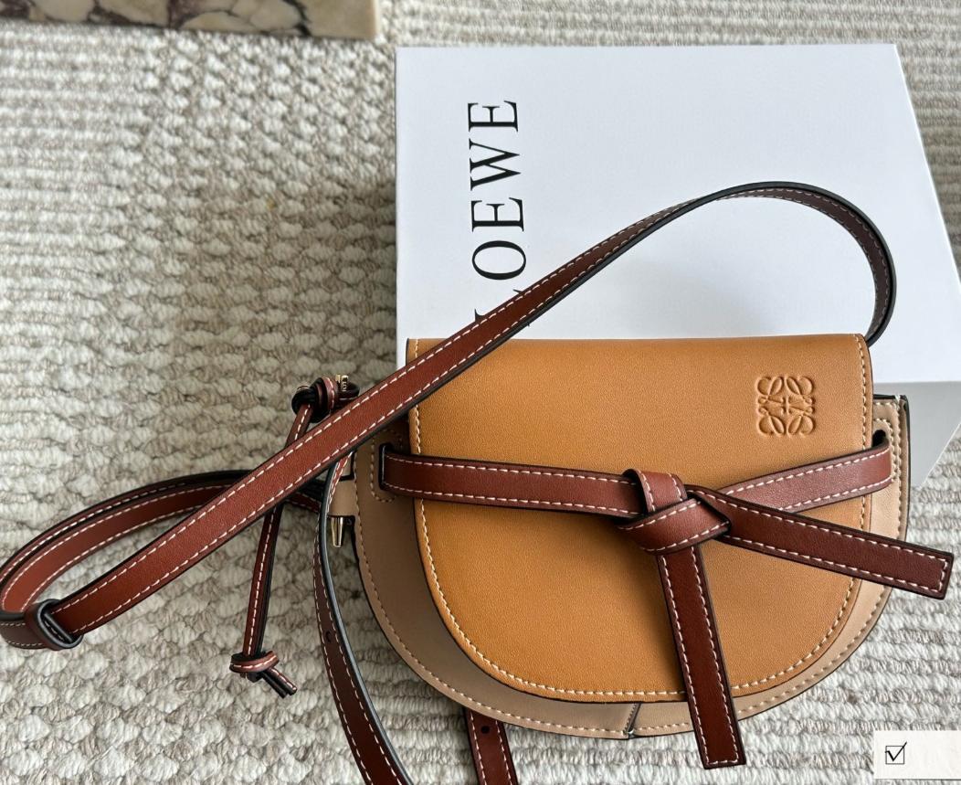 専門店では LOEWE ブラウン ショルダーバッグ - メルカリ バッグ