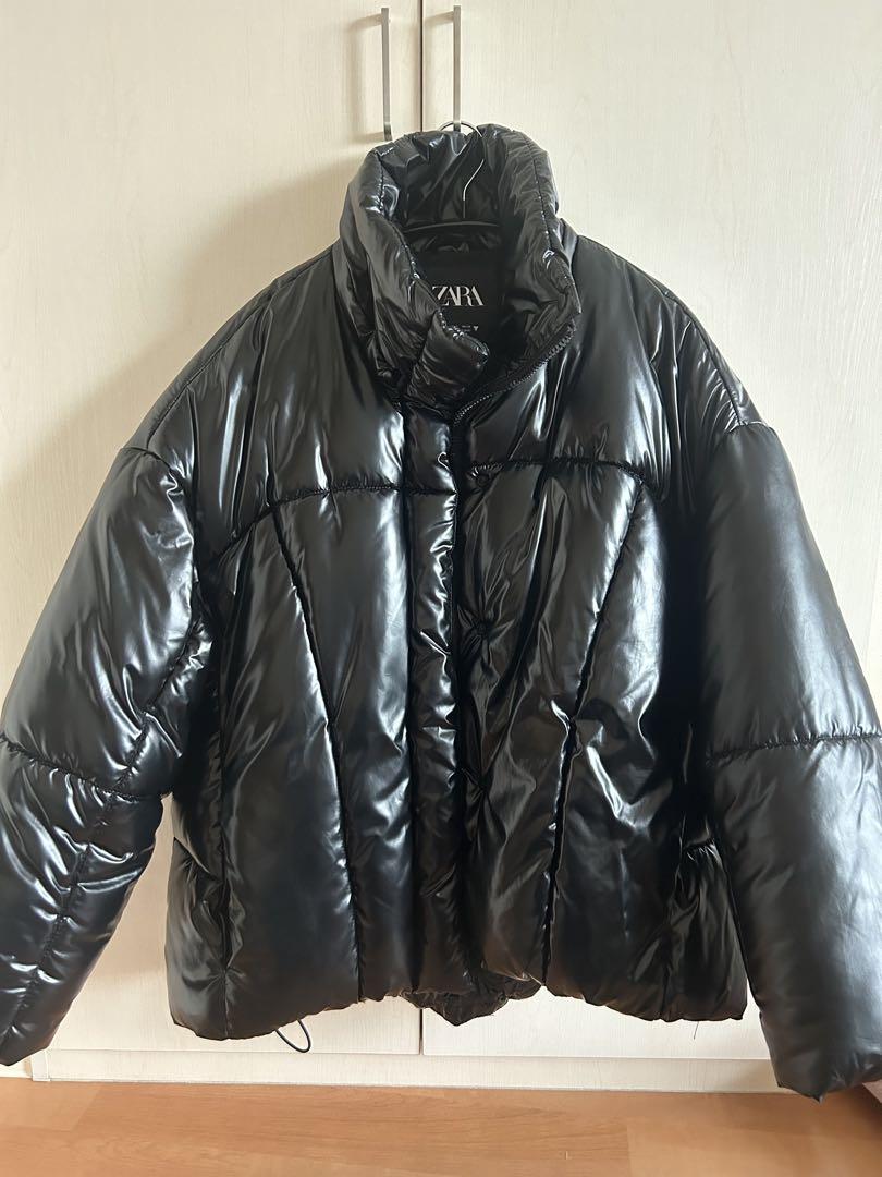 黒の光沢フード付きダウンジャケット　ZARA