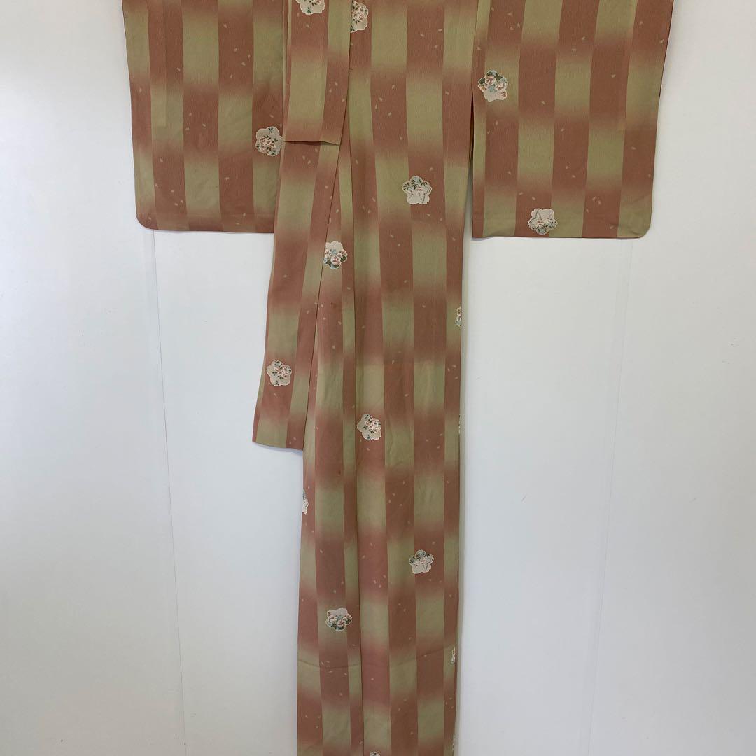 【和】15619o 小紋　単衣　胴抜き仕立　花弁散らしに草花文様　着物