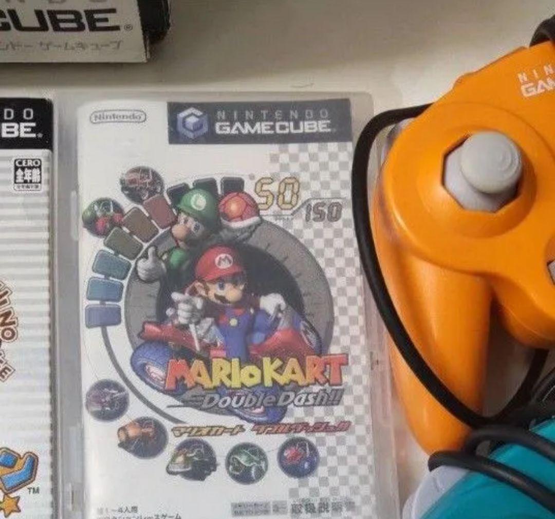 ゲームキューブ本体　オレンジ　コントローラー2個マリオカート他ソフト 3個セット