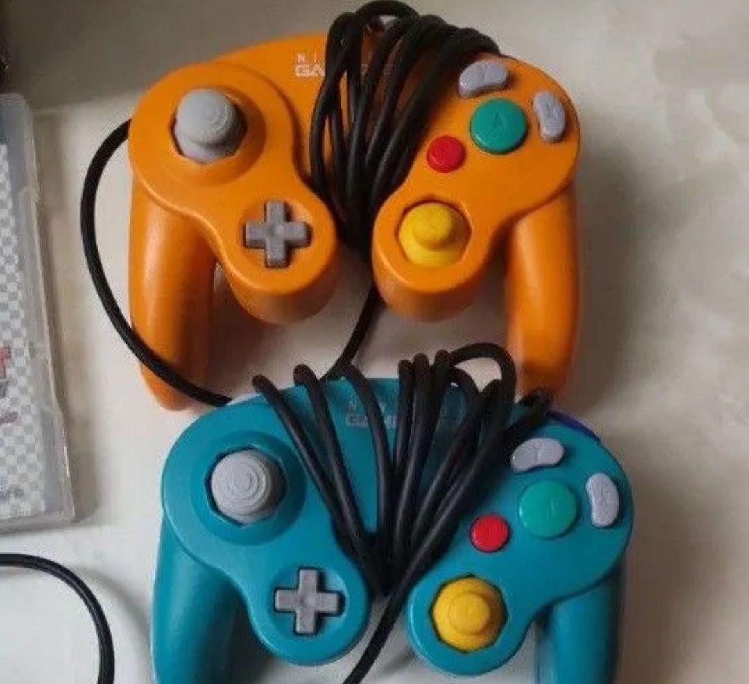 ゲームキューブ本体　オレンジ　コントローラー2個マリオカート他ソフト 3個セット