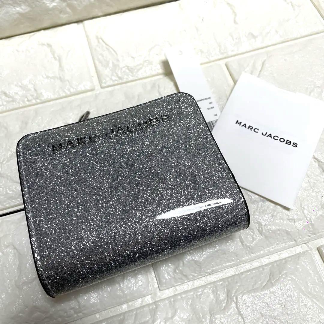 新作 Marc Jacobs ロゴ グリッター コンパクト 2つ折り財布 新作 Marc Jacobs ロゴ グリッター コンパクト 2つ折り財布