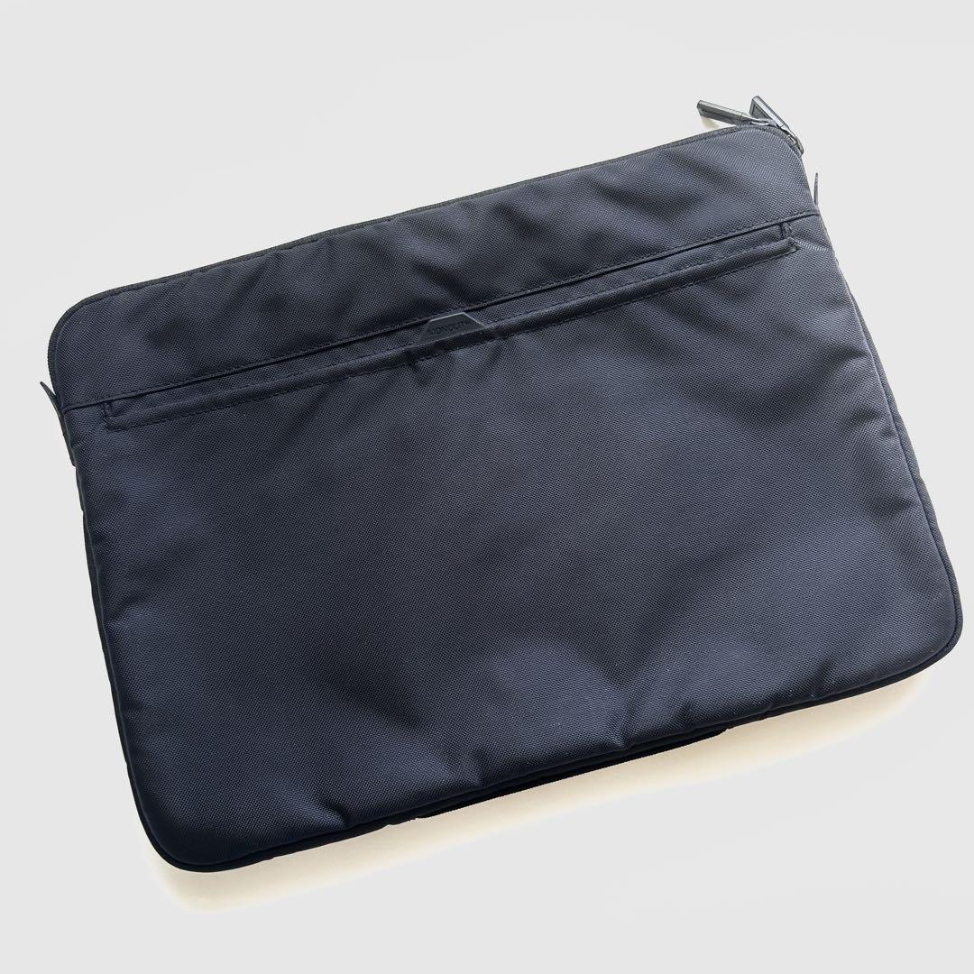美品！モノリス/MONOLITH PC CASE パソコンケース　クラッチバッグ