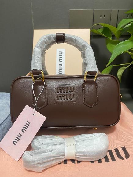 miumiuボウリングバッグです 22cm
