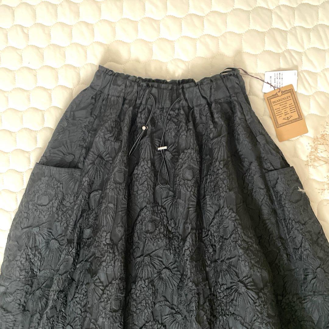 新品】BEARDSLEY フラワージャカードフレアースカート ブラック