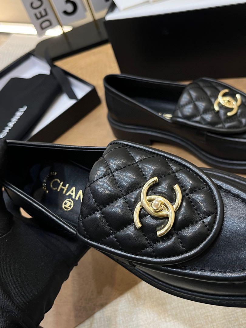 【気品を歩く。キルティングローファー】CHANEL ローファー 購入前コメントください CHANEL キルティングローファー