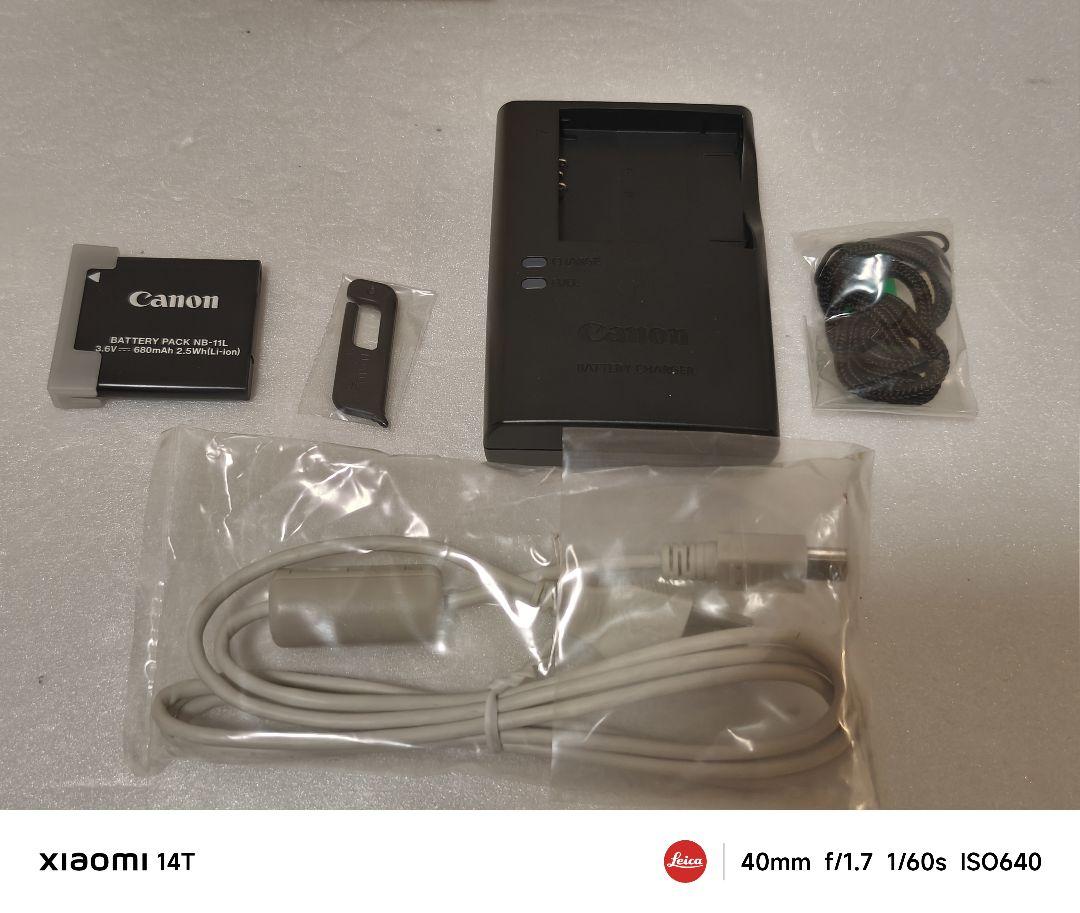 【 極美品・未使用品級 】Canon PowerShot A4000IS レッド 極美品・未使用品級 】Canon PowerShot A4000IS レッド