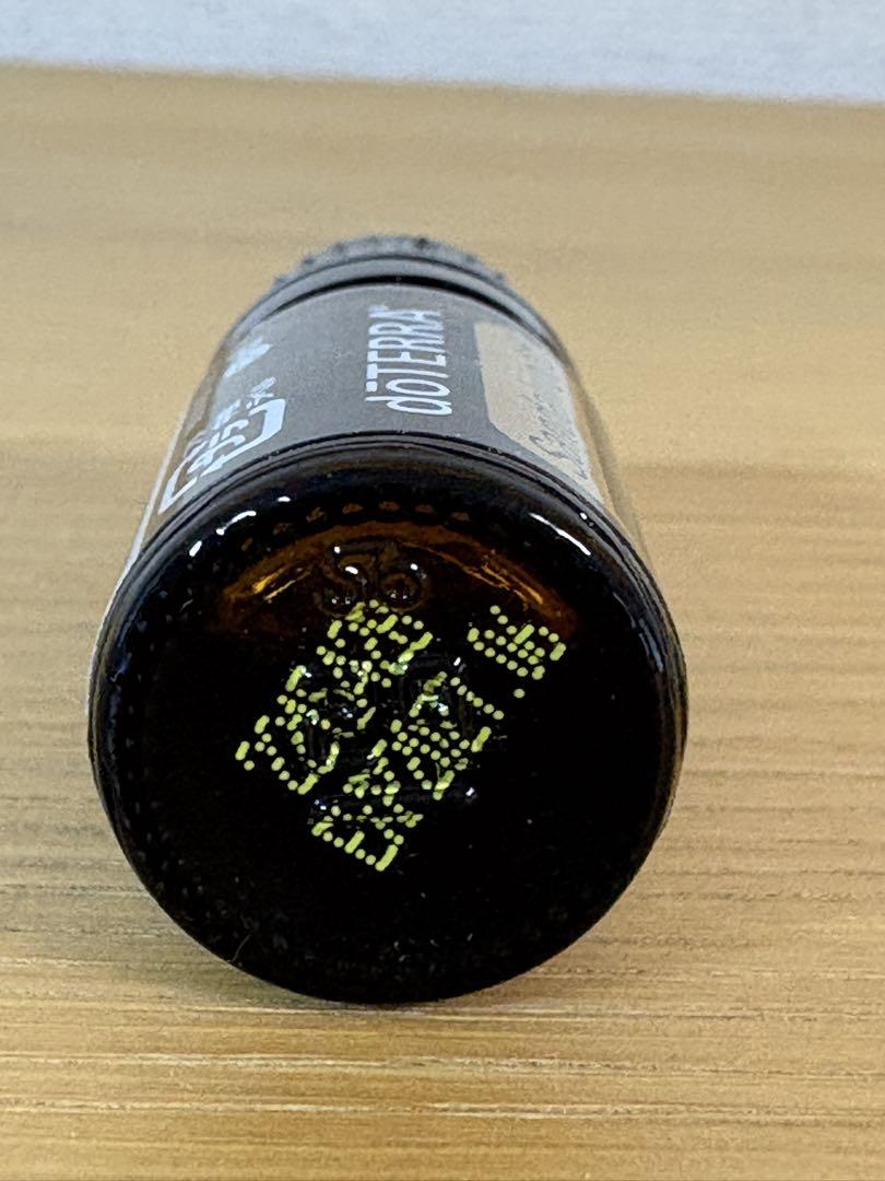 ドテラ サンダルウッド 5 mL　doTERRA 【新品未開封】
