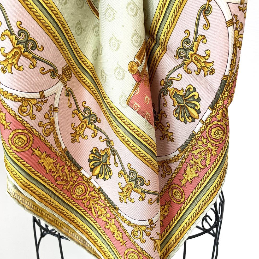 GUCCI シルクスカーフ チェアデザイン GUCCI大判シルクスカーフ クラシックチェアー柄 グリーン - メルカリ