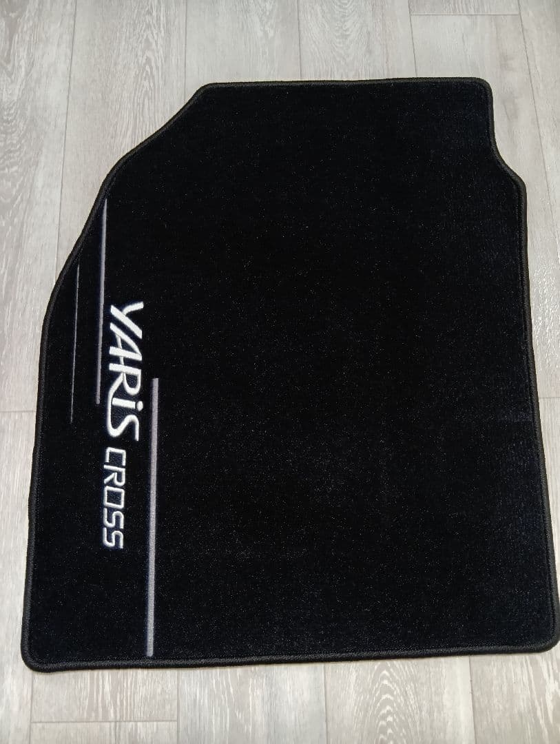 ヤリスクロス　純正フロアマット（デラックスタイプ）
