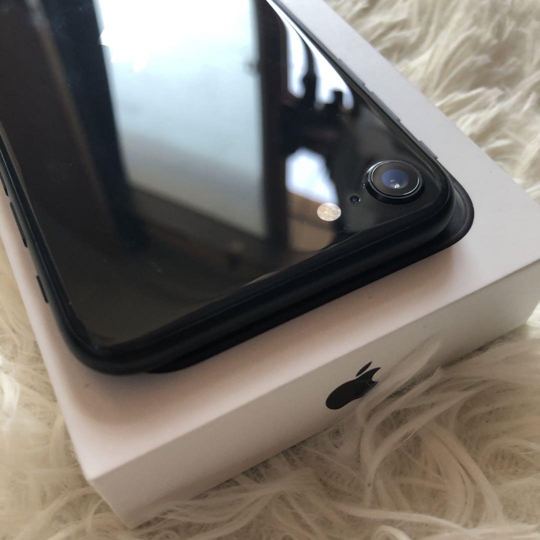 【すぐ発送】iPhone SE2 64GB SIMフリー　【美品】